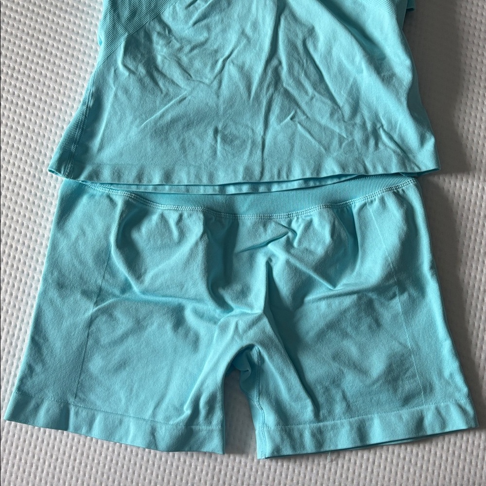 Amazon Workout Set (Great Condition) - image 3